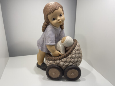  Goebel Figur Nina Marco 24 cm hoch.- 1 Wahl. Top Zustand 