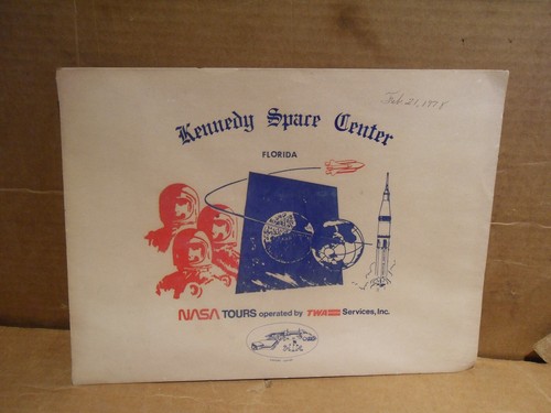 DOS AÑOS 70 NASA Kennedy Centro Espacial Tour Puerto Espacial Certificado TWA Volante sin firmar - Imagen 10 de 16