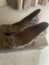 Gucci Old Libeccio Beige Ebony/ Gold heels. Size 40 UK 7