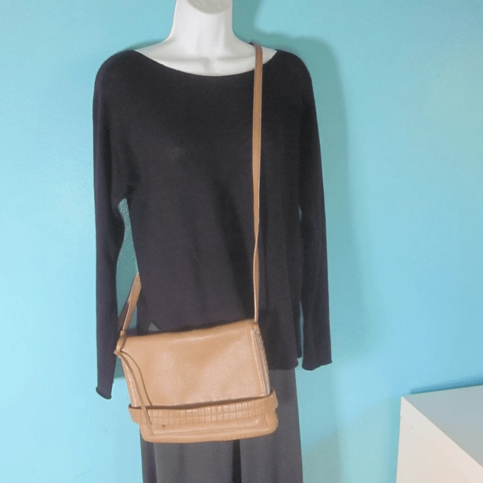 Cartera Bandolera Allsaints Club Mediana Bolso sin asas Cuero Guijarro Tostado Foto 3 de 4