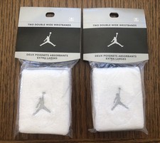 2 PARES DE MUÑEQUERAS NIKE AIR JORDAN JUMPMAN DOBLE ANCHO COLOR BLANCO/PLATEADO NOS