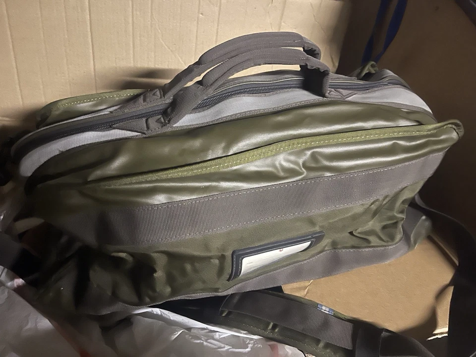 VICTORINOX SPORT GYM BAG DUFFLE TRAVEL - Image 2 of 4