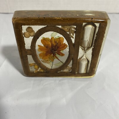 VINTAGE LUCITE  EGG TIMER WITH HOUR GLASS And DRIED FLOWERS