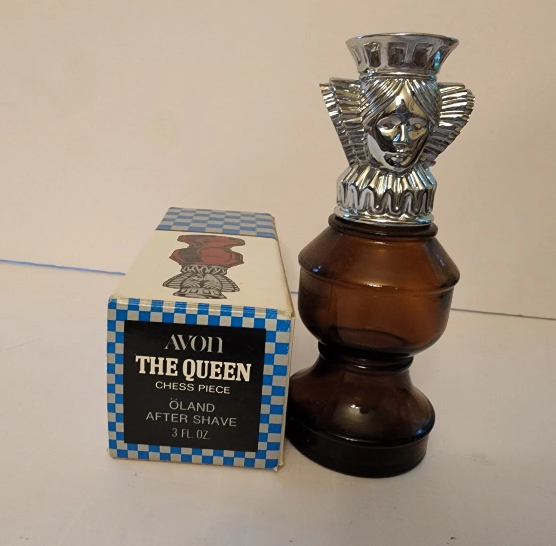 Trophy shaped online aftershave