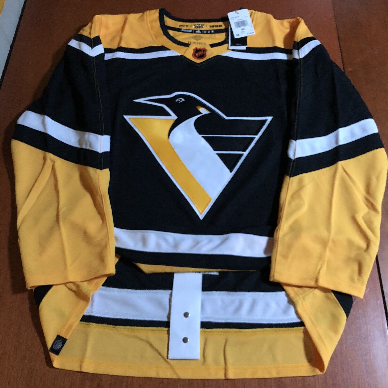 Robo-Penguin returns as Penguins' 'Reverse Retro' jersey