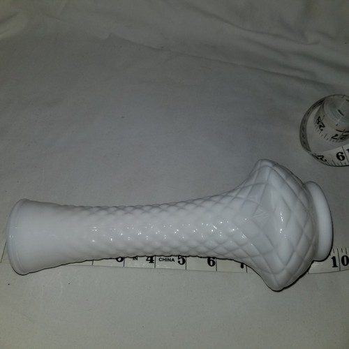 Vintage Milk Glass Vase - Picture 4 of 7