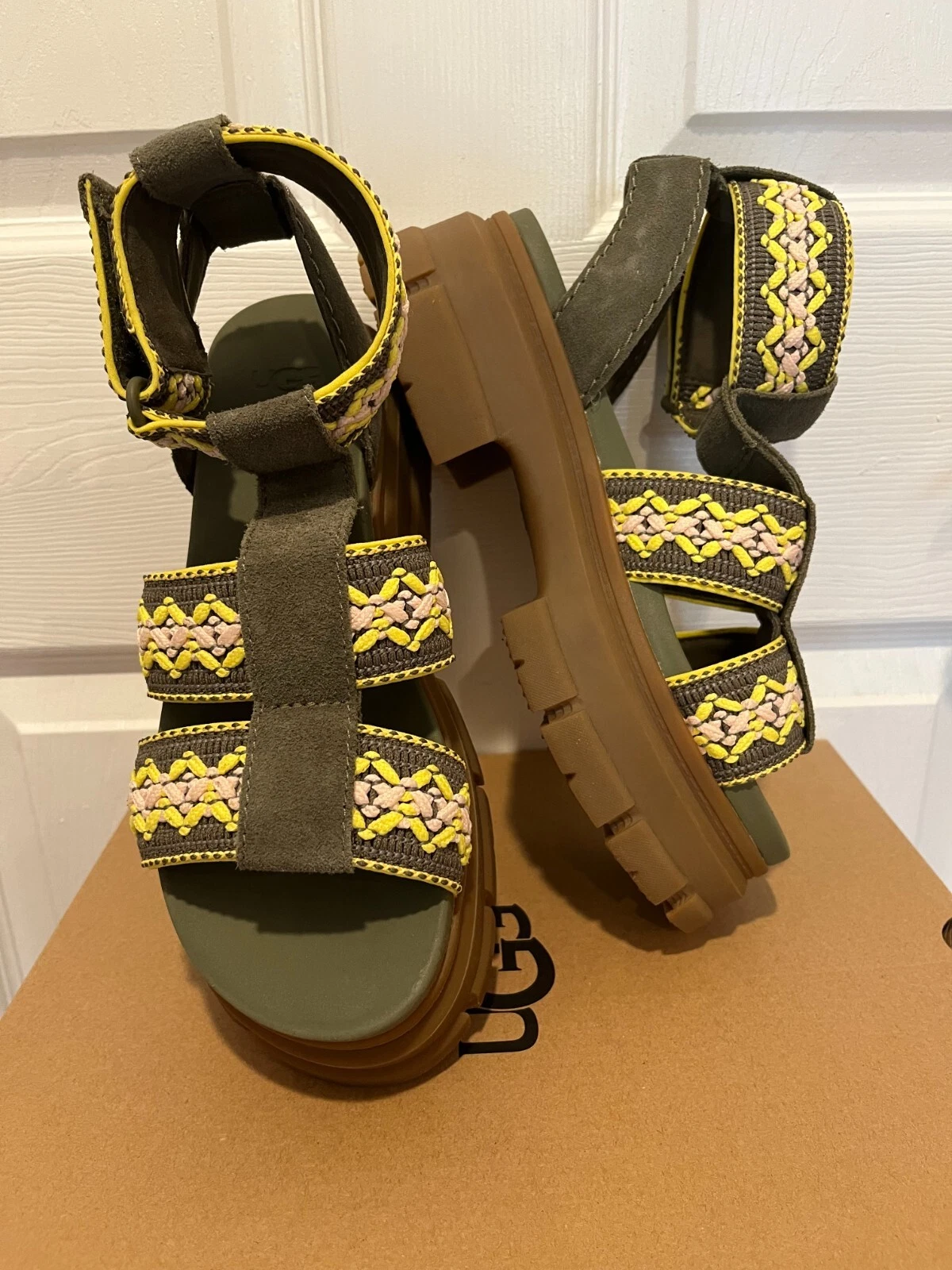 Sandali nuovi con scatola UGG Ashton Heritage treccia oliva taglia 9