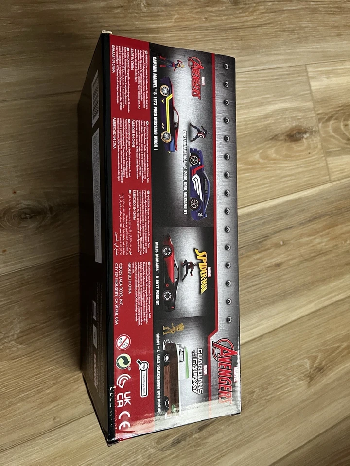 Ford Mustang GT 2006 con figura del Capitán América Vengadores Jada Diecast 8,25" 1 24 Foto 3 de 3