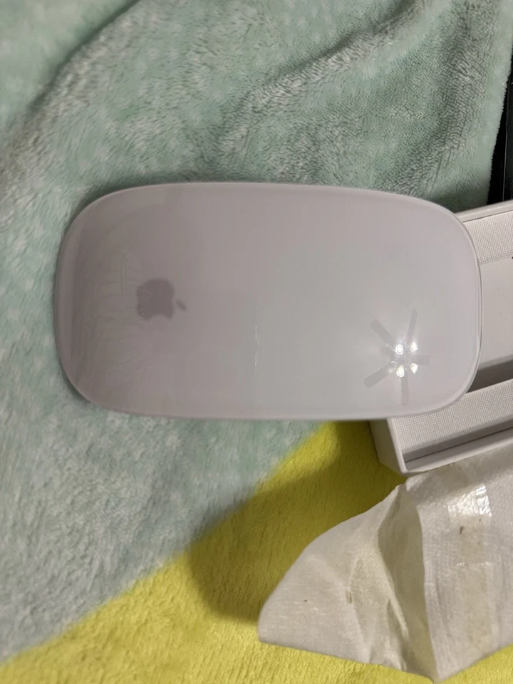 Apple rechargeable Mouse - Image 2 of 4