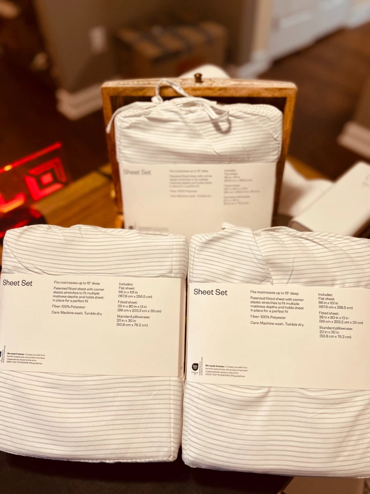 Juego de sábanas de microfibra Twin/XL Twin (vendo paquete de 3 juegos) - Room Essentials Foto 2 de 2