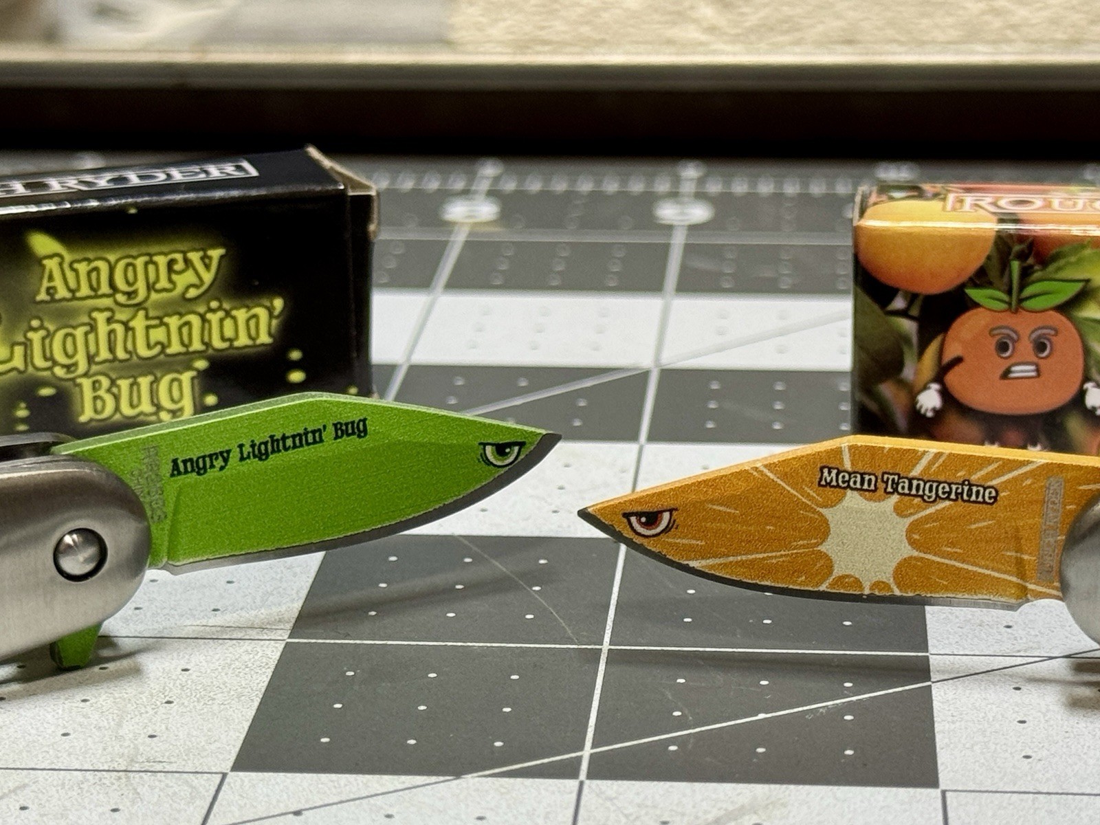 Lot Of 2 Rough Ryder Glowing Mini Knives - Angry Lightening Bug/mean Tangerine