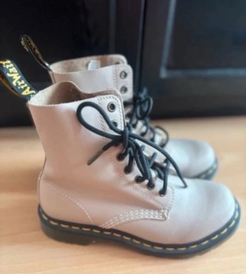 Dr. Martens Damen Stiefelette Boots Airwair Bouncing Soles Gr. 37 Beige Leder