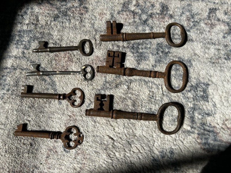 Lot of 7 Antique & Vintage Skeleton Keys- Brass