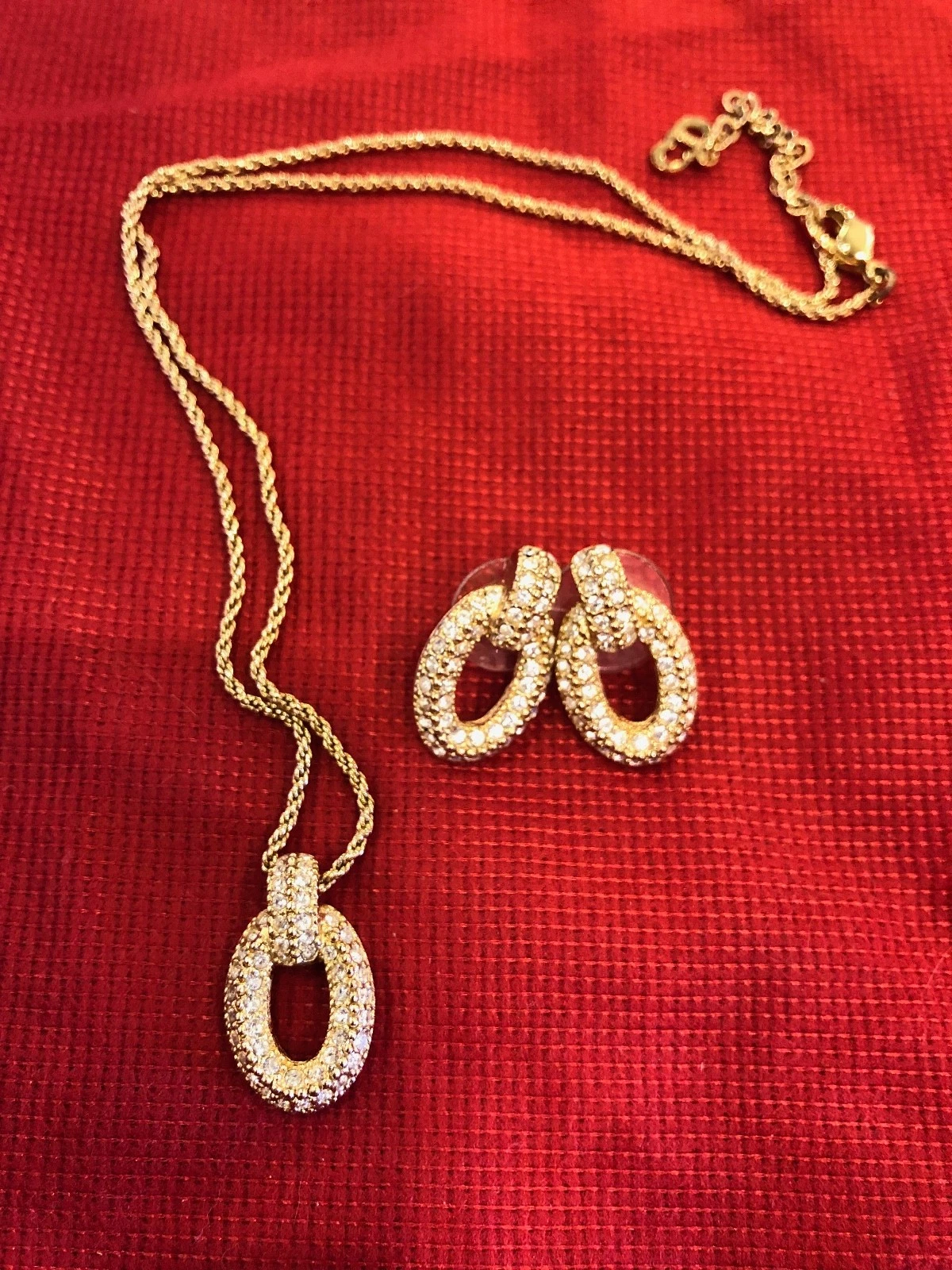 Ensemble collier et boucles d'oreilles en cristal vintage signé Christian Dior