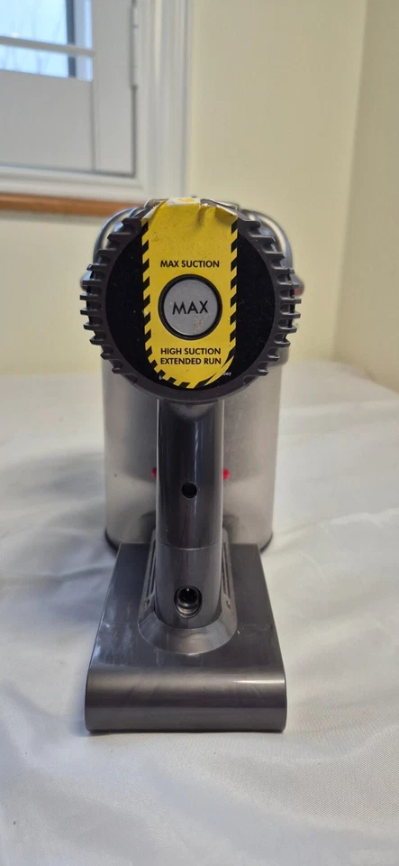 Dyson V6 SV04 Vacuum Cleaner plus charger and attachments - Image 4 of 4