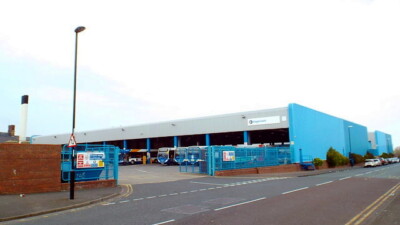 FOTO POSTKUTSCHE BUSDEPOT SUNDERLAND POSTKUTSCHE IST EINER VON ZWEI GROSSEN BUSBETREIBERN