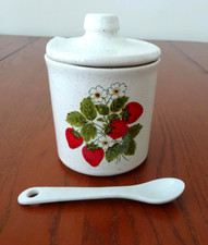 *MCCOY STRAWBERRY COUNTRY (1) RELISH/MUSTARD JAR W/LID & SPOON-R3-E