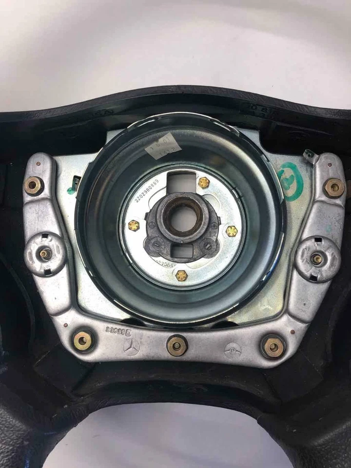 Mercedes Benz ML430 1998-2001 volante cuero P/N 2202980889 montaje Foto 4 de 4