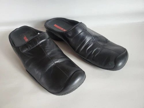 Mules plates vintage Prada taille 39 cuir noir à enfiler bout carré