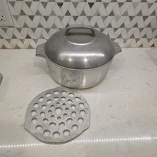 Vintage Wagner Ware Magnalite 4248-M Round Dutch Oven With Trivet CLEAN