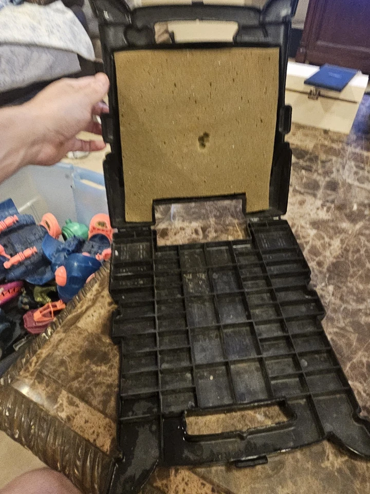 Caja de almacenamiento vintage Micro Machine 1988 Galoob semirremolque y 2 cajas de herramientas Super City Foto 4 de 4