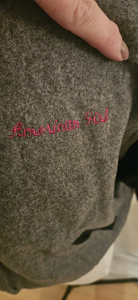 Jaqueta American Girl Varsity bordada logotipo cinza preta mistura de lã meninas MÉDIA - Imagem 3 de 4