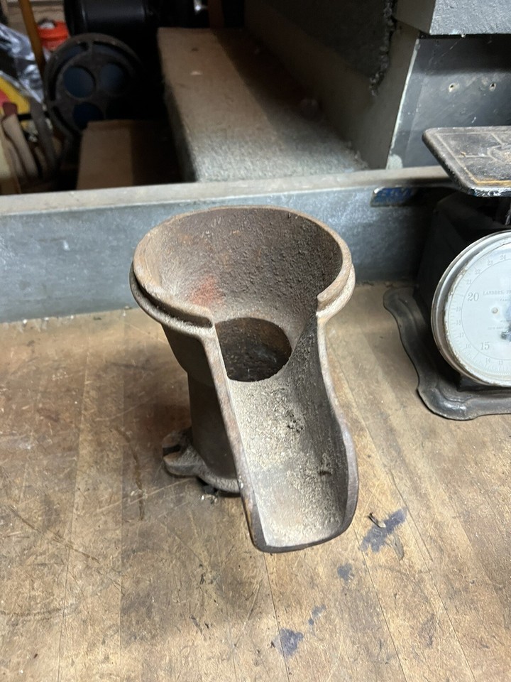 Antique Old Columbiana Farm Well Water Hand Pump Cast Iron Spout Body