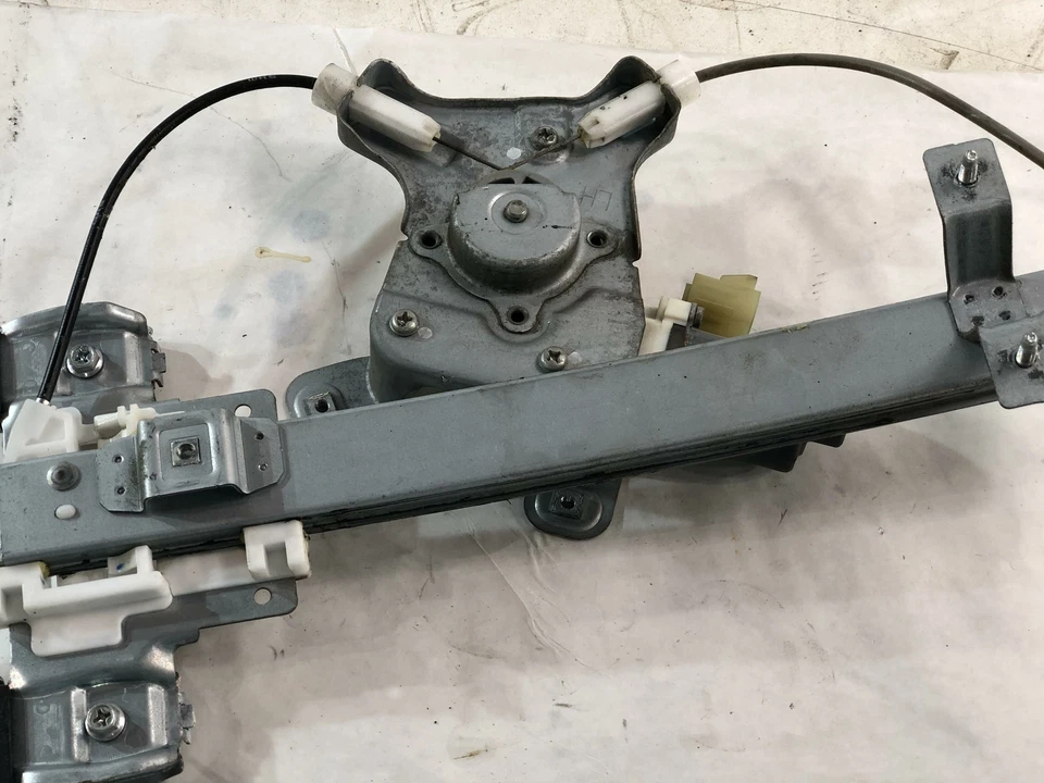 GMC Yukon 2007 conductor trasero izquierdo regulador de ventana OEM Foto 2 de 4