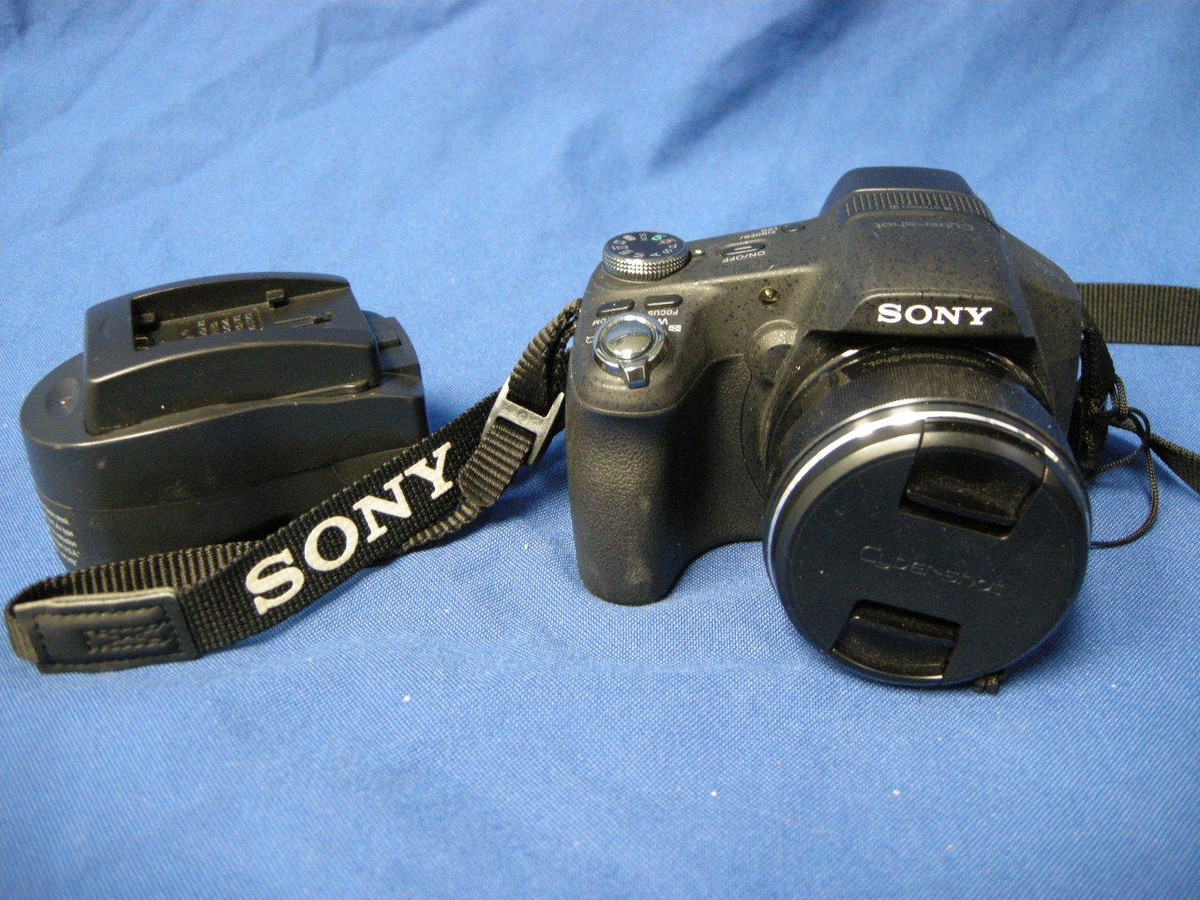 SONY DSC-HX100V CYBER SHOT CAMERA 16.2MP 30X OPTICAL ZOOM HD +