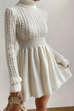 Elegantes Strickpullover-Kleid mit Stehkragen und A-Linien-Midirock - Winter