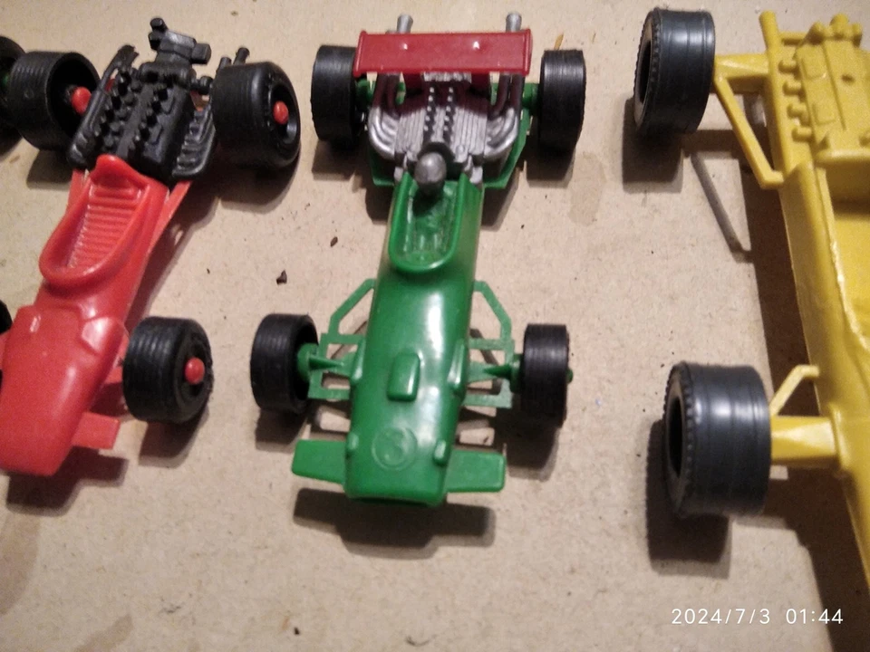 LOTTO FORMULA 1 ANNI'70- PLASTICA- 1/43-1/32 - Immagine 3 di 4