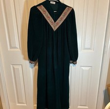 Vanity Fair Long Robe Housecoat Womens Size M Mumu Retro USA Vintage Lounge