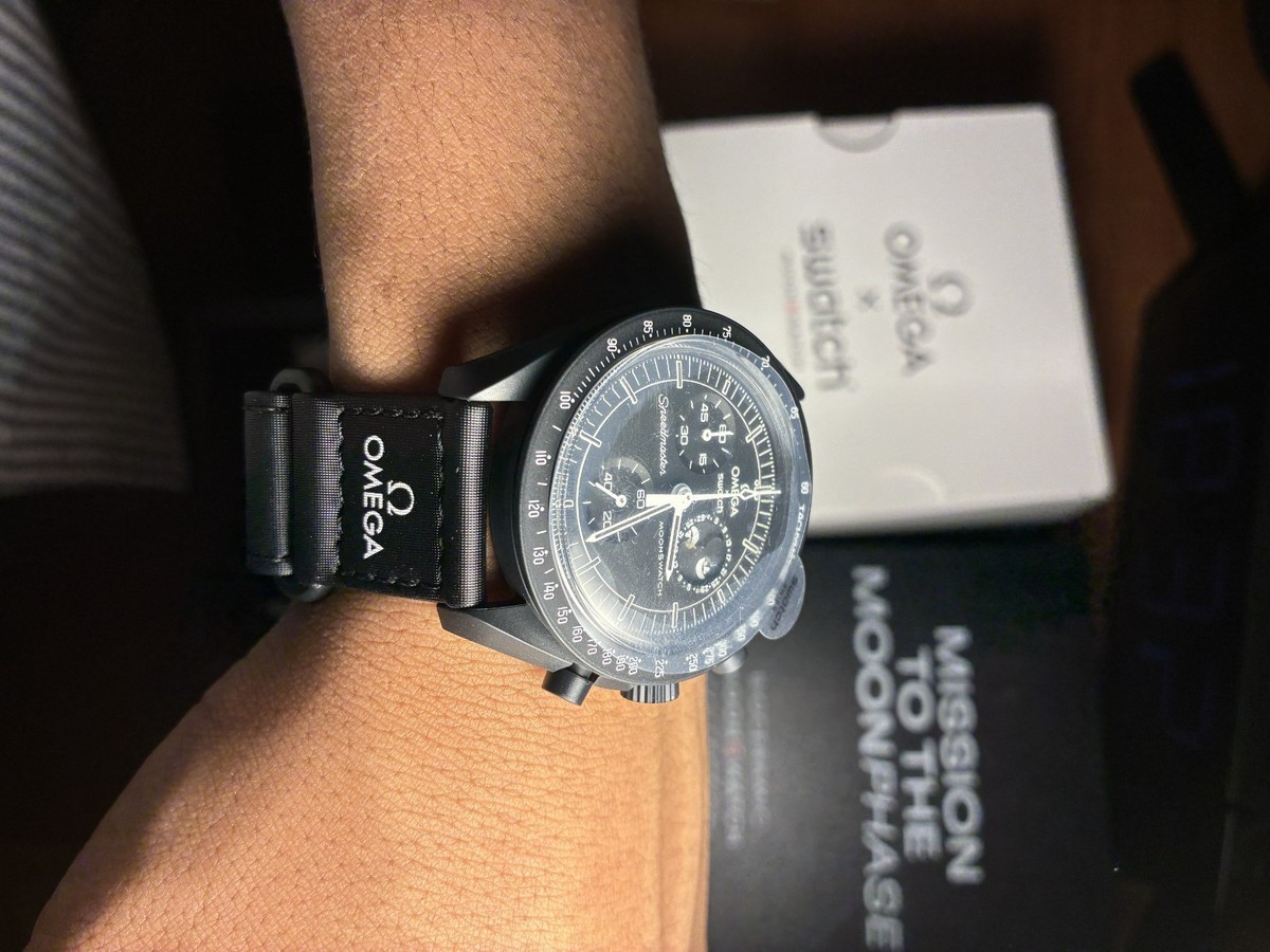 Omega x Swatch MoonSwatch Mission to Moonphase “New Moon” Snoopy