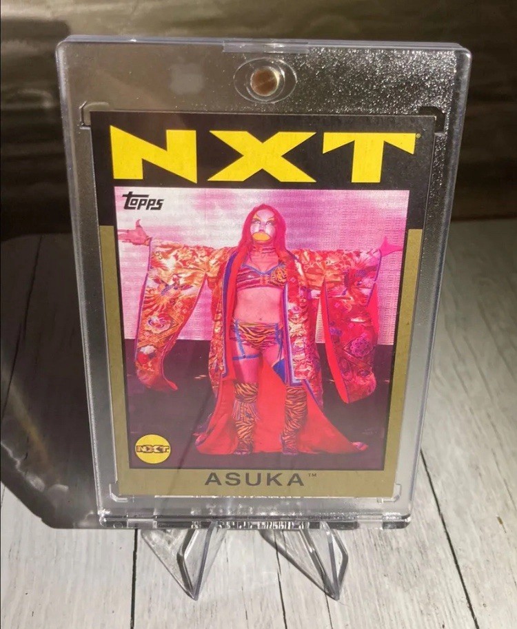 Asuka 2016 Topps Rookie Gold /10 WWE Heritage (Comes With Mag)