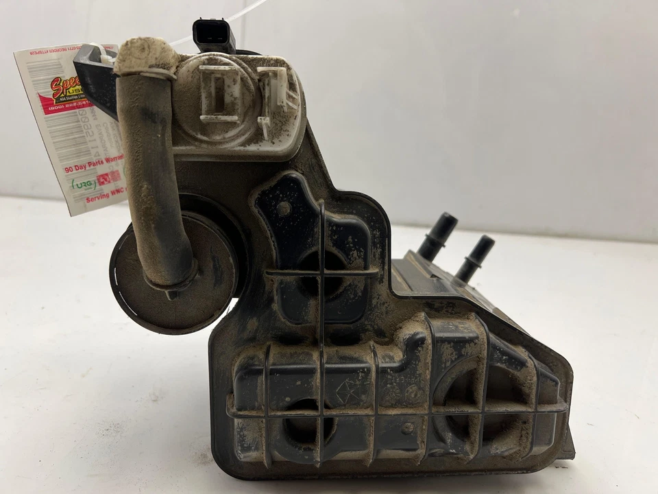 Bote de carbón de vapor de combustible Mopar Dodge Jeep para Dart Cherokee OEM 68152022AH Foto 2 de 4