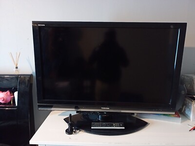 Toshiba TV LCD Colour TV - 40 inch REGZA LINK Mint condition Full