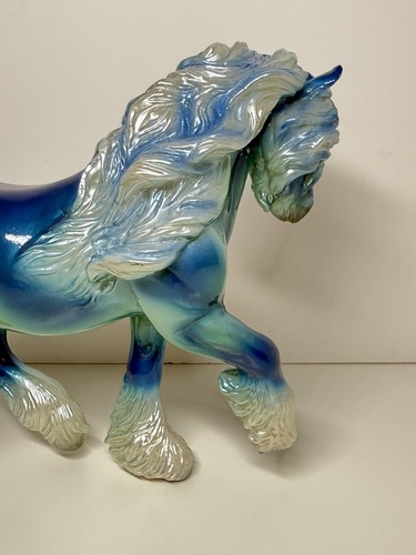 Breyer 2024 Christmas Surprise Tannenbaum Glossy Blue Fell Pony - Picture 10 of 20