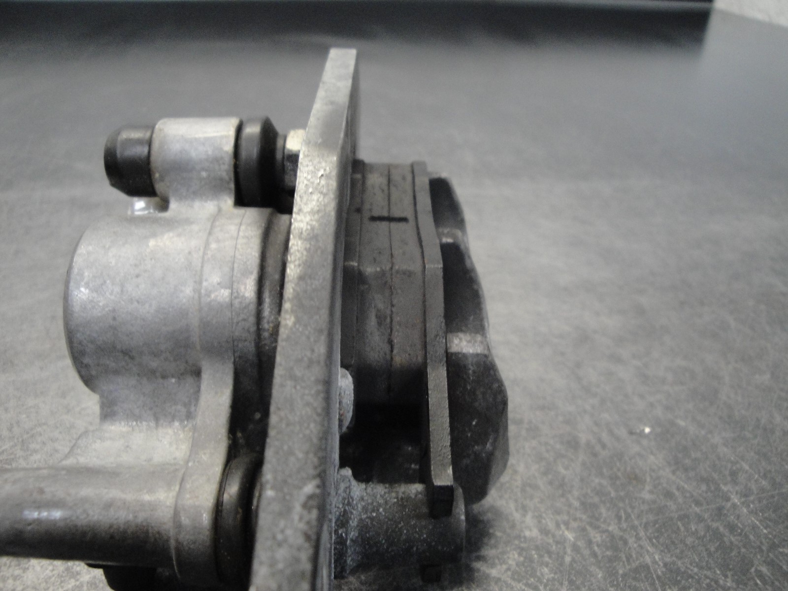 07 2007 YAMAHA PHAZER 500 SNOWMOBILE ENGINE BRAKE CALIPER BRAKING PADS