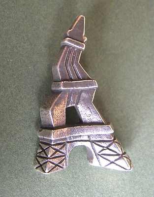 Boucles D'oreilles Clips 'Tour Eiffel' FREDERIC VOLLE - Résine Argentée - Occasion (état Neuf)