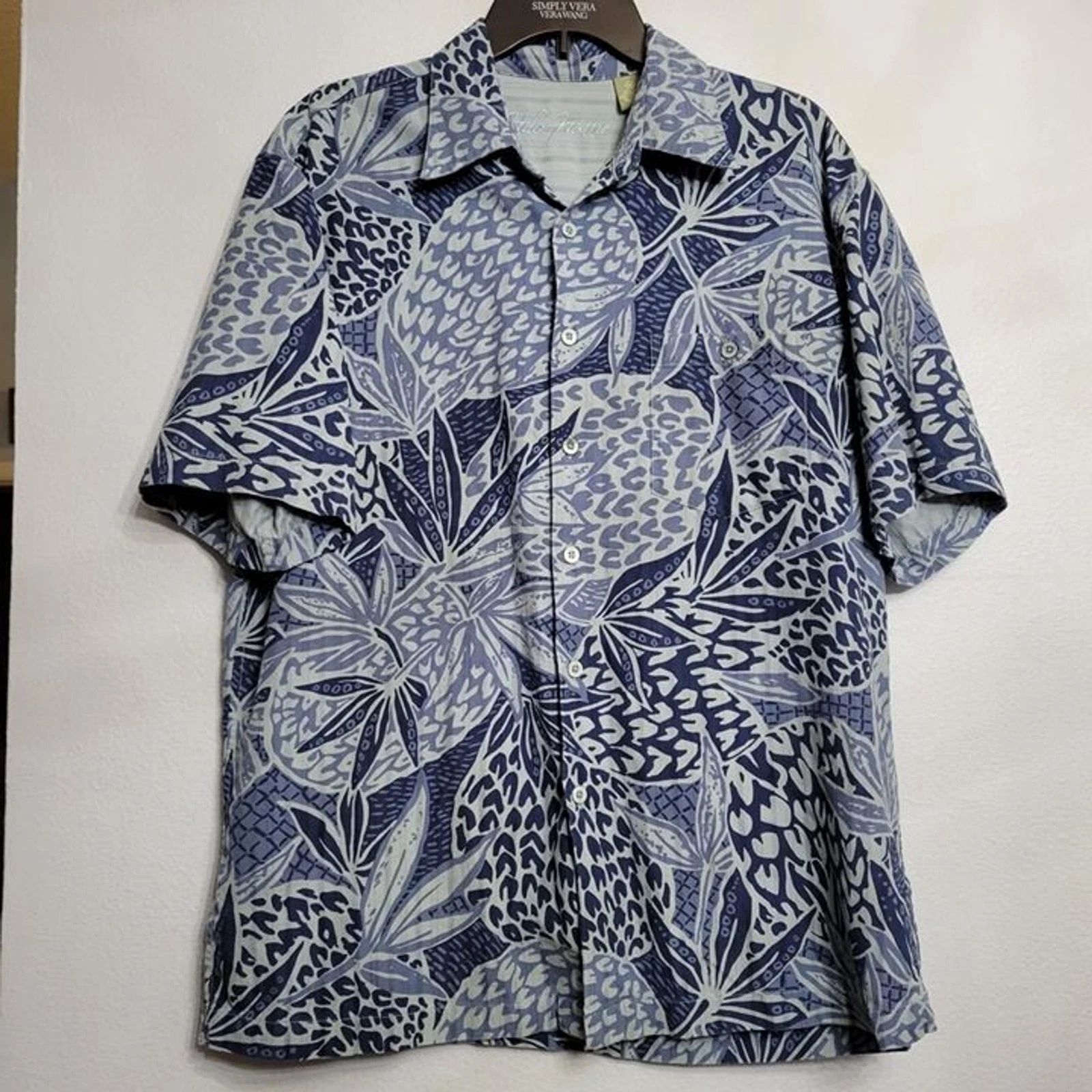 Hilo Hattie Hawaiian Shirt SILK Blend Button Up Blue Aloha Tropical Vacation MED