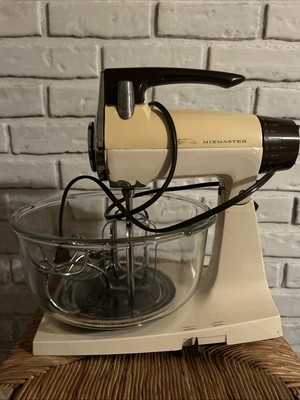VTG 70s Sunbeam Mixmaster Mixer Model MMA 200W 12 Speed Bowl 4 Beaters [Read]