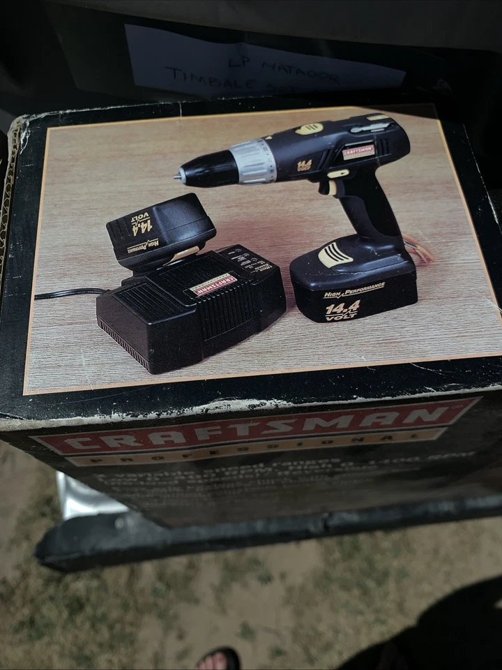 Taladro-atornillador inalámbrico Craftsman 3/8 pulgadas 14,4 voltios Foto 4 de 4