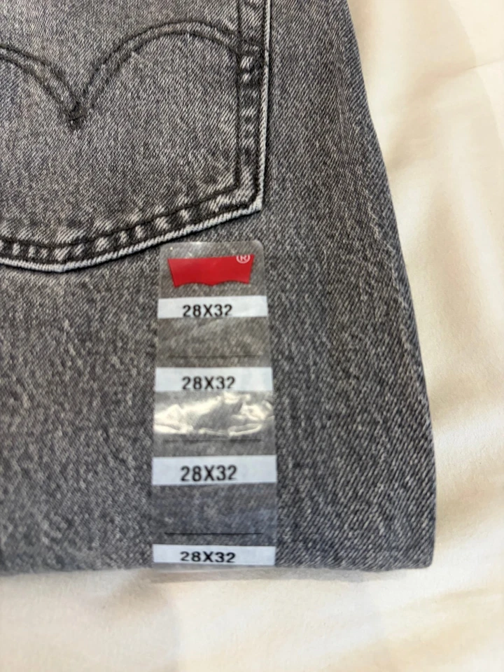 Jean Levi's® 501® Original Femme Gris Délavé – Taille W28 L32 – Neuf avec Étique - Photo 4/4