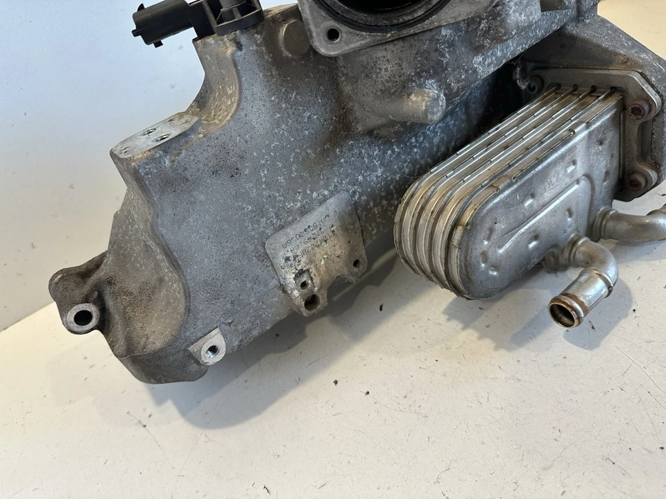 Colector de admisión Chrysler Grand Voyager 11042028f 2,8 CRD 120 kW (163 CV) 2011 Foto 2 de 4