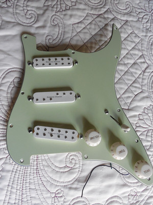 Fender Stratocaster Loaded Pickguard. Seymour Duncan Upgraded Mint