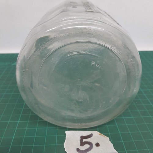 Botella de aceite Wakefield Castrol vintage de un cuarto imperial en relieve. - Imagen 6 de 8