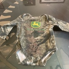 JOHN DEERE Mossy Oak 3 TO 6 MONTHS CAMOFLAUGE BODY SUIT GENTLY USED