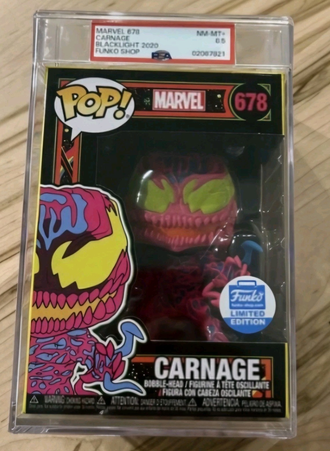 Funko Pop Shop Tendrils Carnage 678 Blacklight Series. Marvel PSA 8.5.