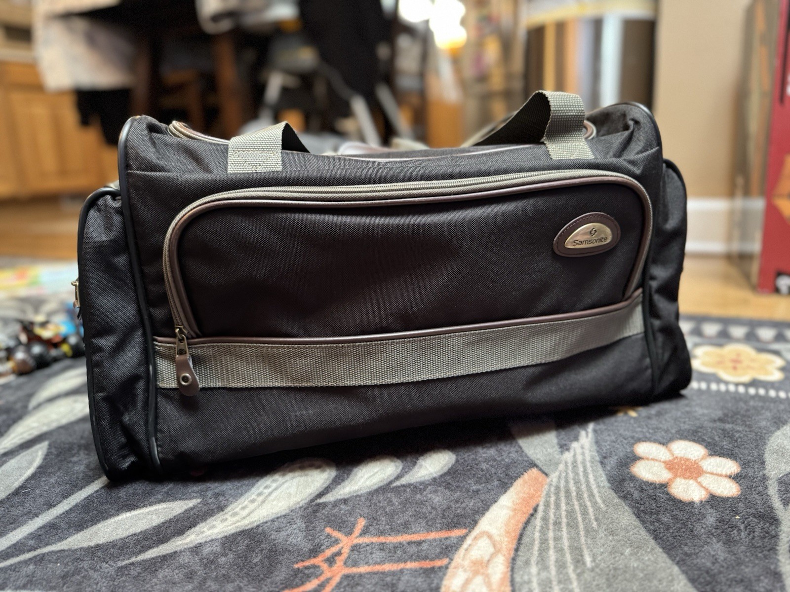 Vtg Samsonite #340 Legacy Sport II Black Canvas & Leather Duffle 17x12x9 Strap