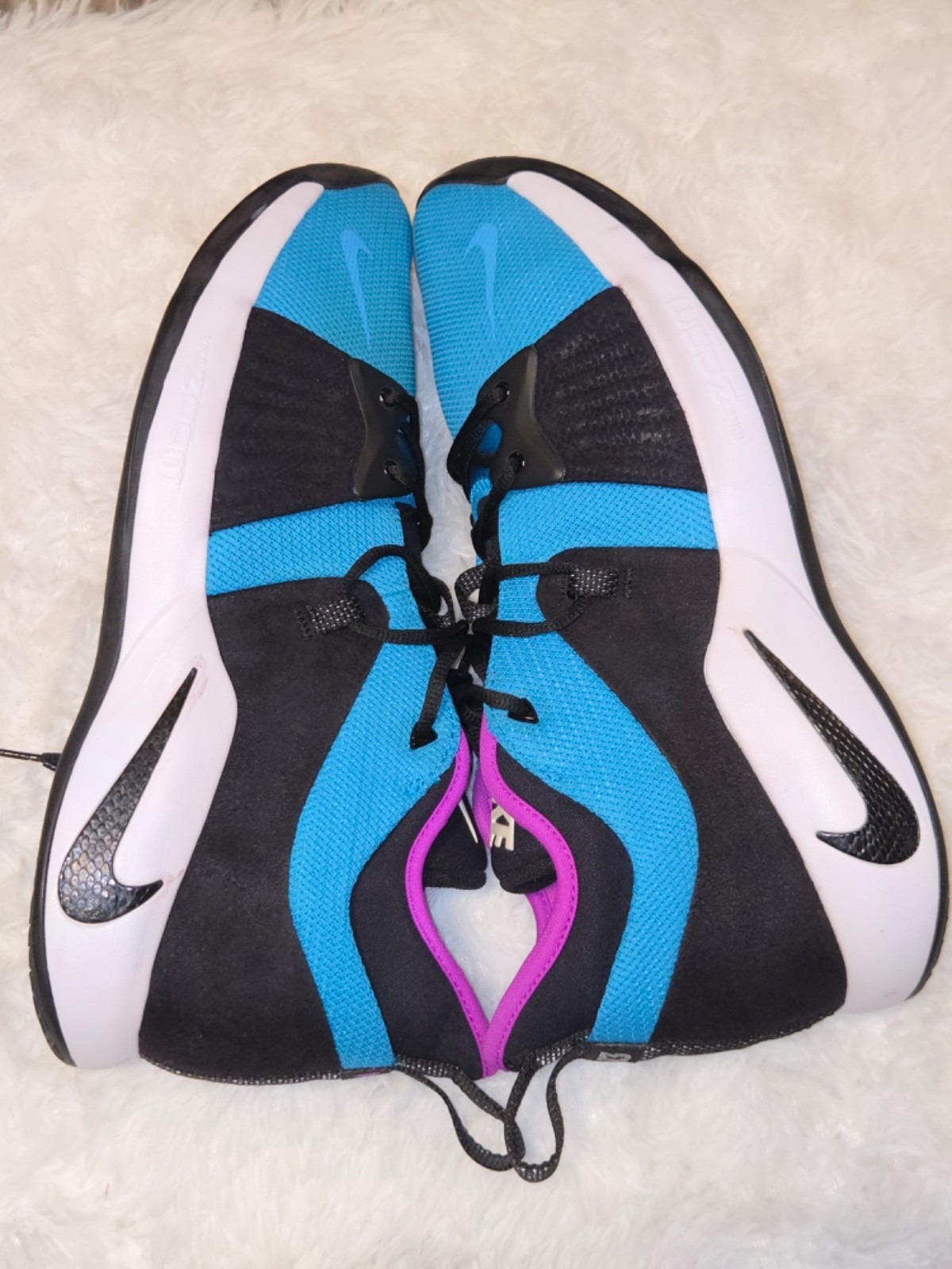 Men tennis shoes blue Nike size 17